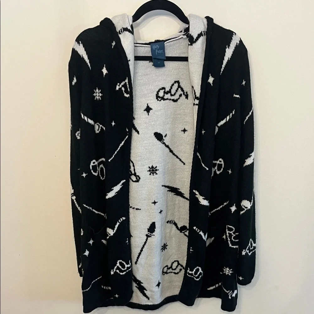 Hot Topic Black and White Magical Cardigan